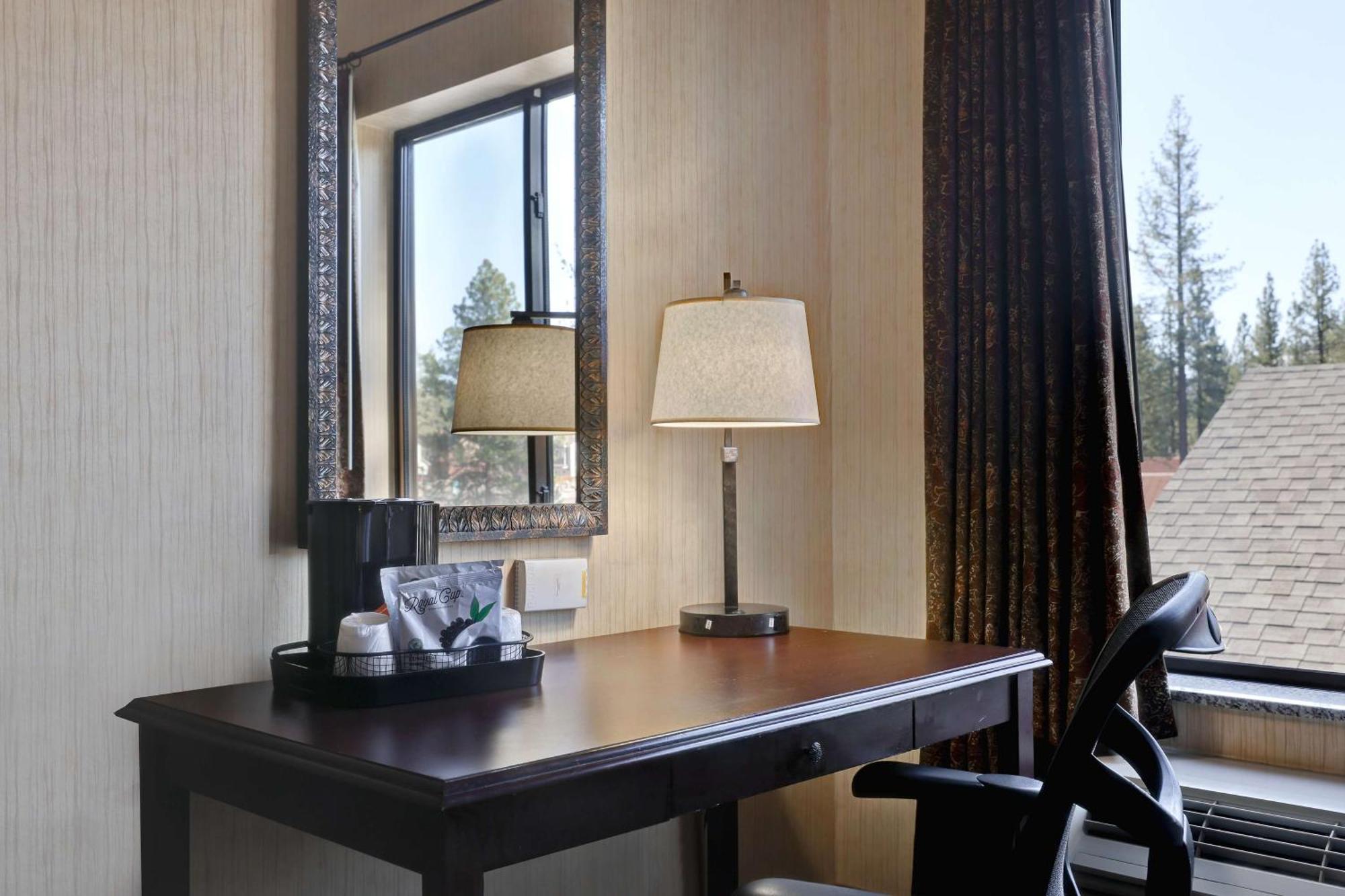 Hampton Inn & Suites Tahoe-Траки Экстерьер фото