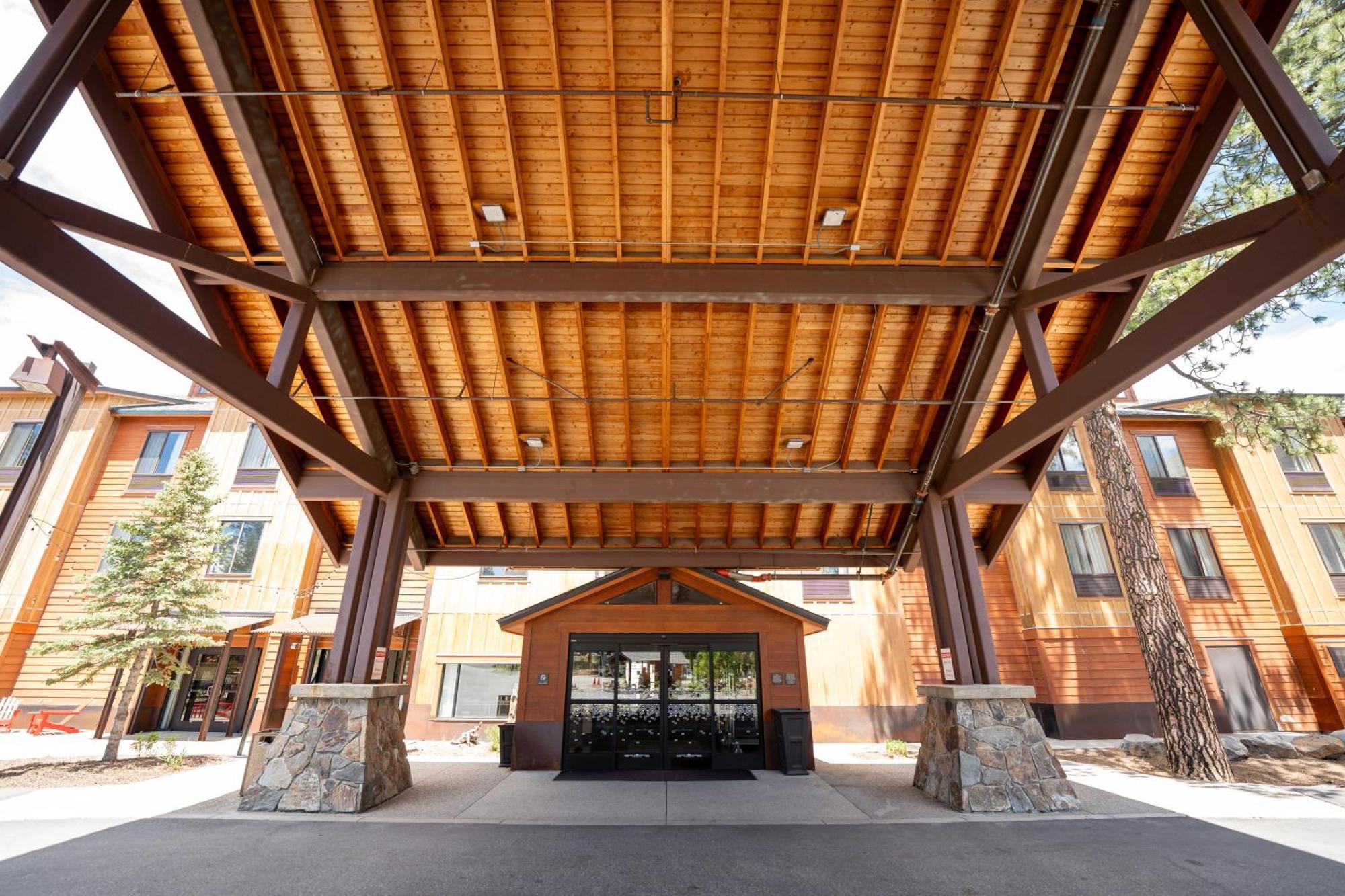 Hampton Inn & Suites Tahoe-Траки Экстерьер фото
