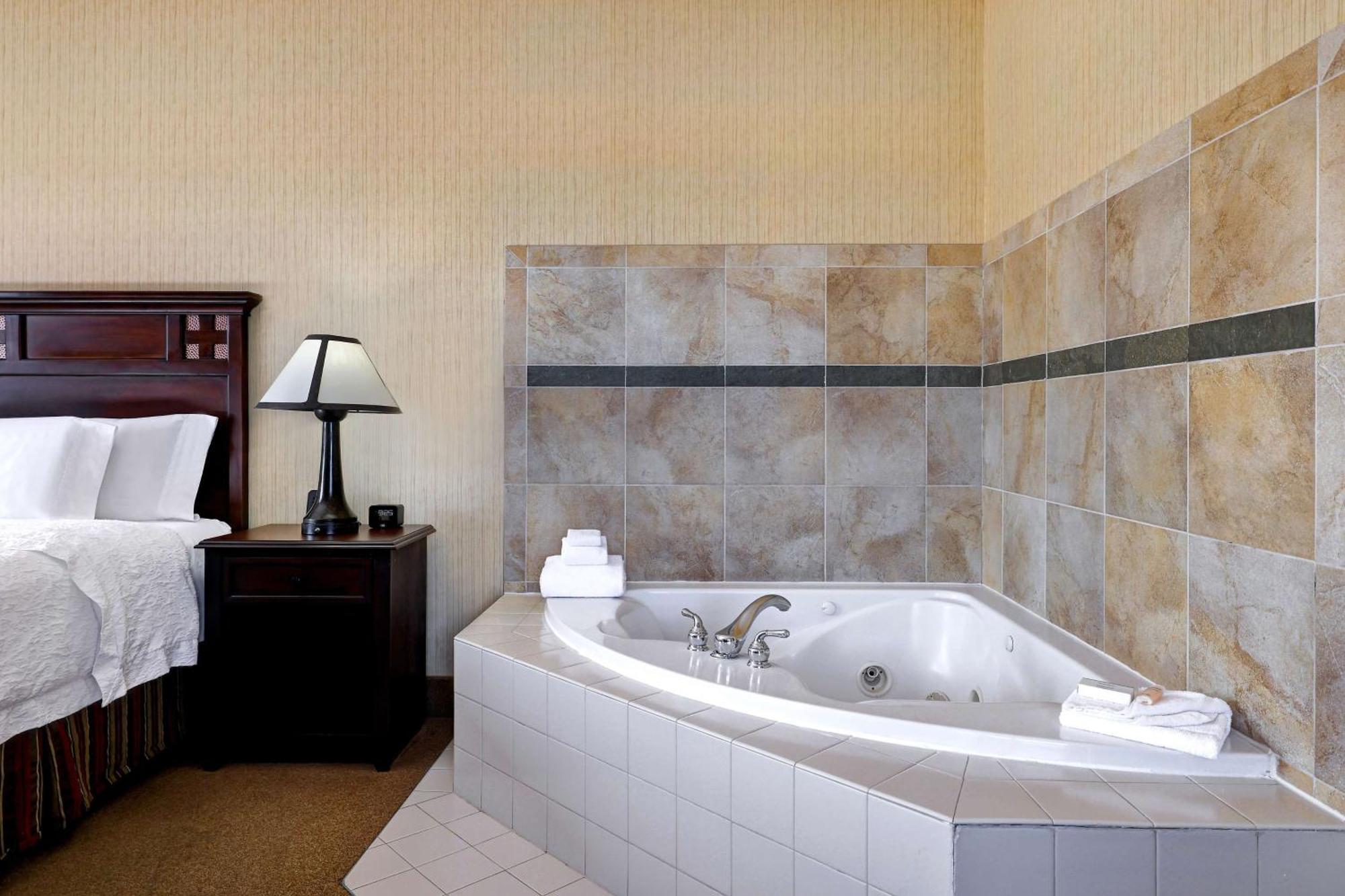 Hampton Inn & Suites Tahoe-Траки Экстерьер фото