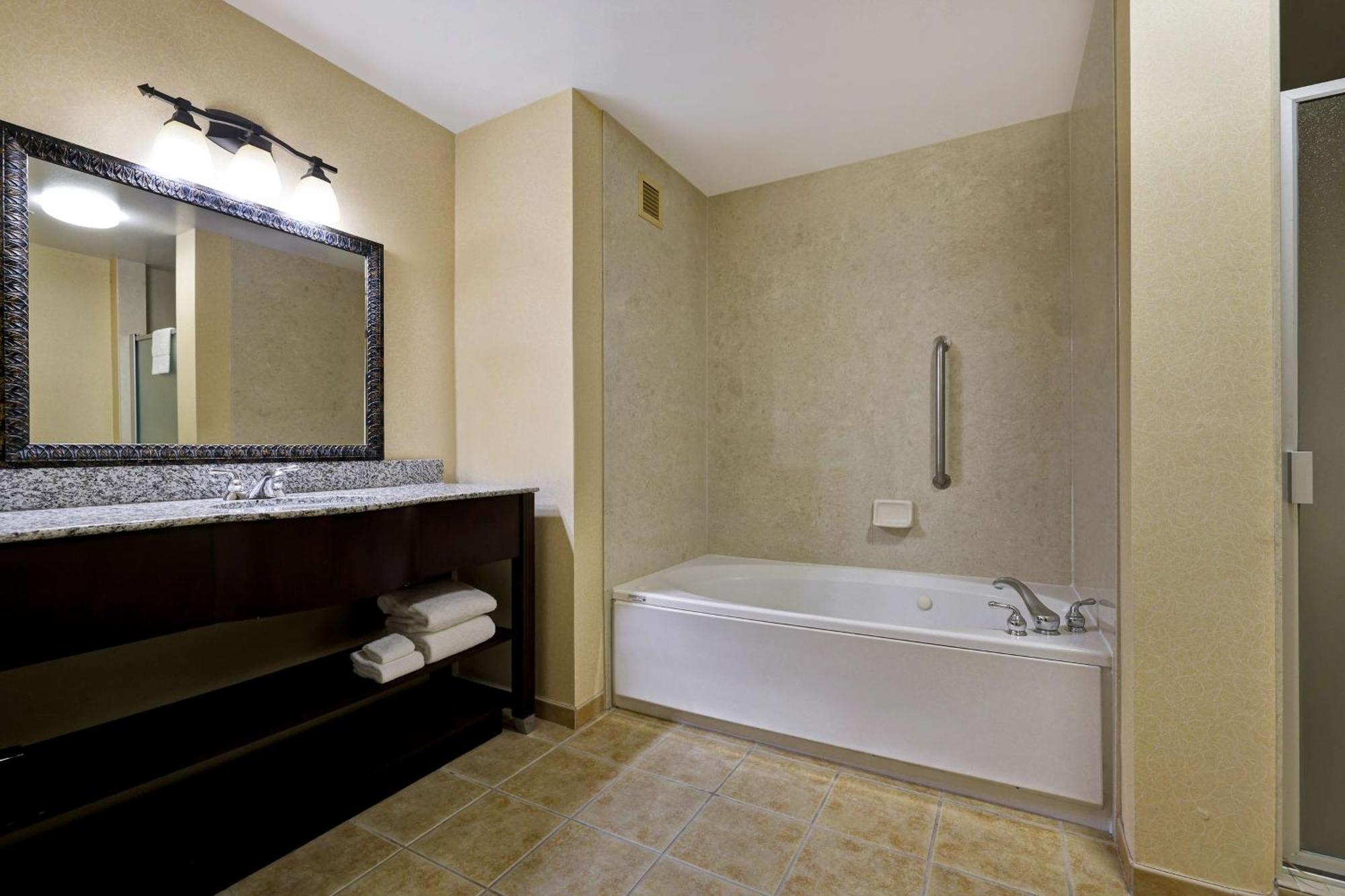 Hampton Inn & Suites Tahoe-Траки Экстерьер фото