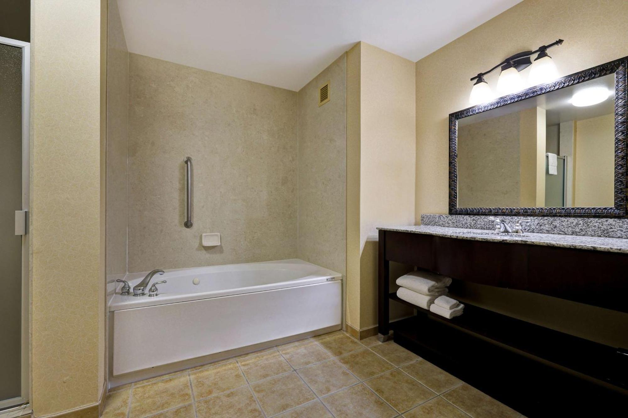 Hampton Inn & Suites Tahoe-Траки Экстерьер фото